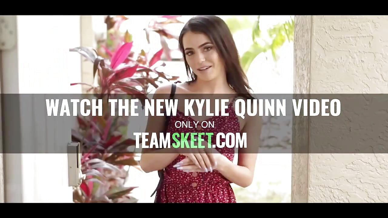 सुनहरे बालों वाली देखभाल करने वाली धमाकेदार चोदने लायक मम्मी अपने शरारती सौतेले बेटे के लंड से दूर संकट को चूसती है