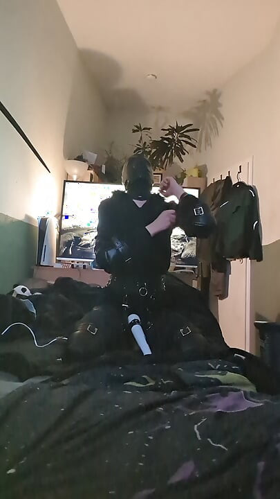 petsuit wiht hood weile vibed selfbondage