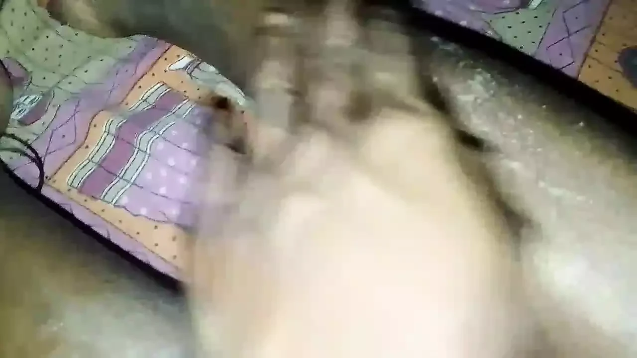Desi bhartiy aanti ke stan dabana aur chodna