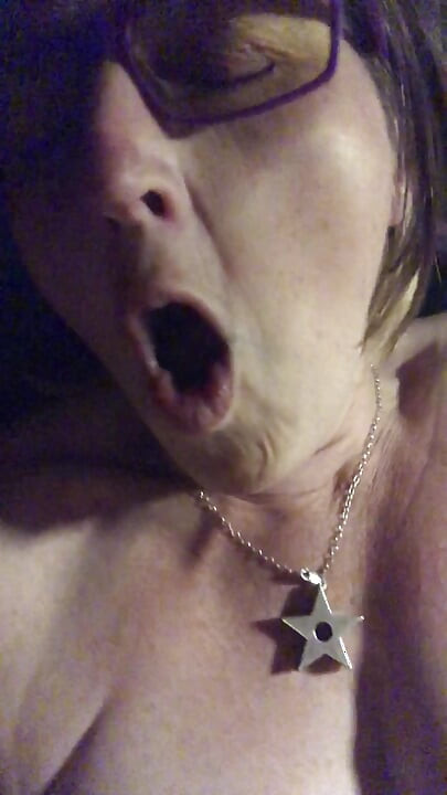 Cuando Apretas Una Bola De Metal Puede Hacerte El Orgasmo. Video Completo!