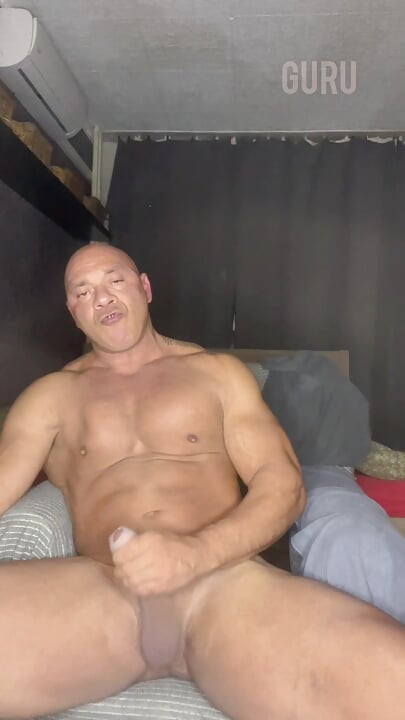 Tuan guru bugil coli sendirian sama ayah binaragawannya sendirian