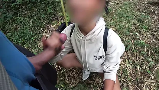 SCHWANZ ZIEHT IM PARK BLANK. Ein fremder erwischte mich beim wichsen und half mir beim abspritzen