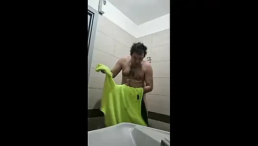 Umumi banyoda tamamen çıplak
