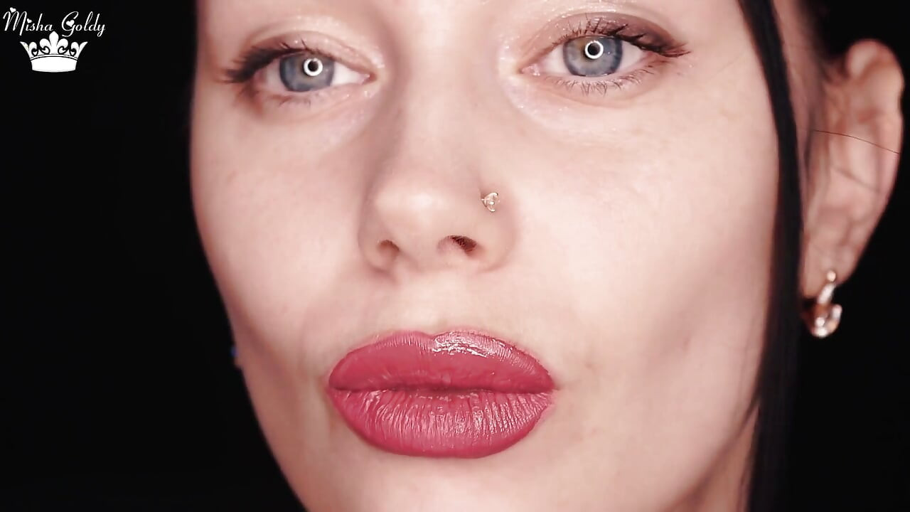 Hookah smoking and lipstick fetish