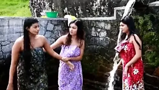 Neela pabalu sinhala, télédrama, scène de bain