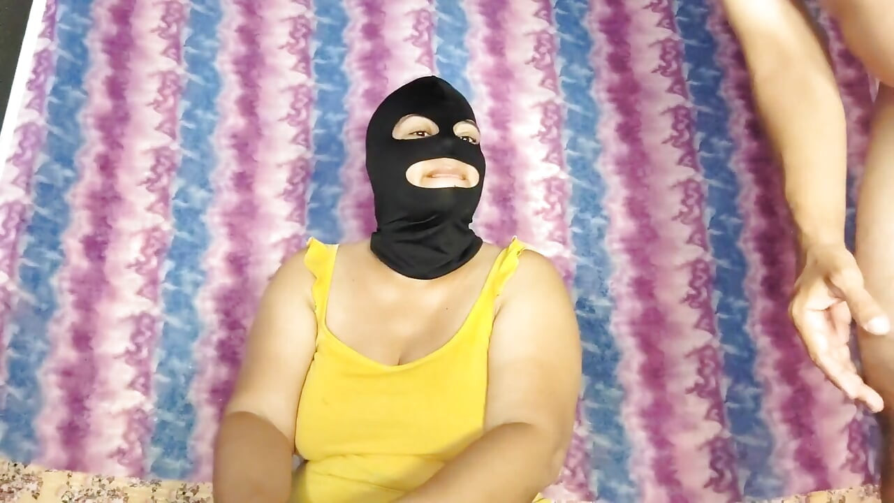 bahut sundar paripakv desi ki gand aur gale men chudaee