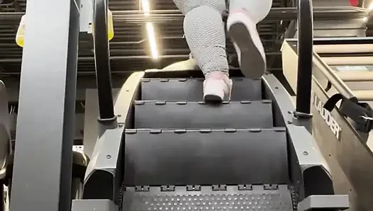 Würdest du mich im Fitnessstudio trainieren oder einfach nur zu, wie mein Arsch wackelt?