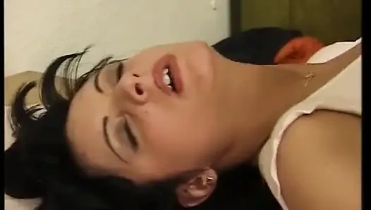 Cowok amatir jerman ini suka banget nyepong kontol