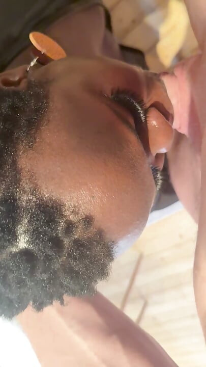 Anderica dapat deepthroat dan mengongkek pantat hitam awek Afrika