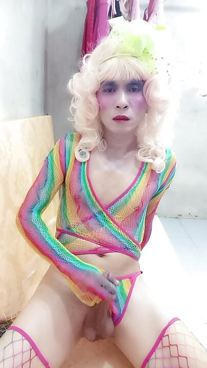 Oanh Le transgender wearing sexy clothes porn selfie to the top