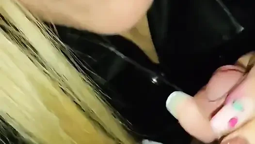 Я пошел на поездку в машине, и мне казалось, пососать его член