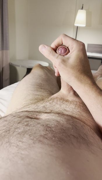 Masturbare și spermă în camera de hotel