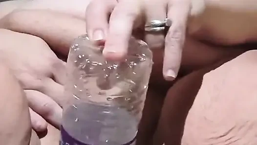 Pelacur ngentot pakai botol lagi!