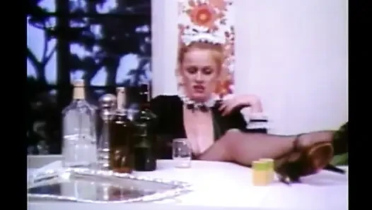 Uptairs di lantai bawah