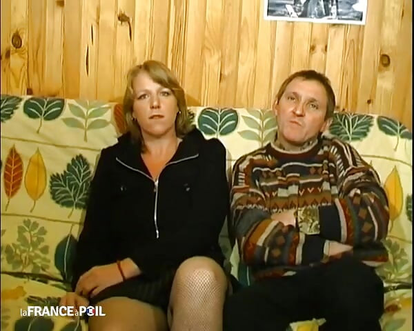 Een puur amateurpaar dat een Souvenirs op video wil