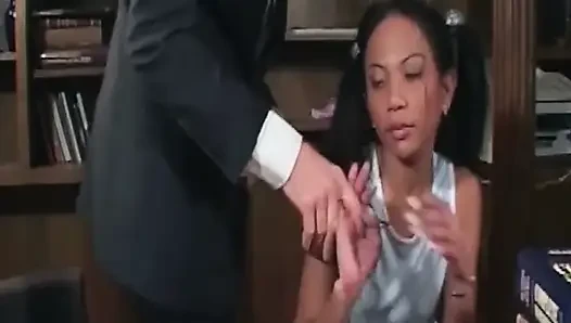 Reife brünette MILf hart auf schreibtisch geritten