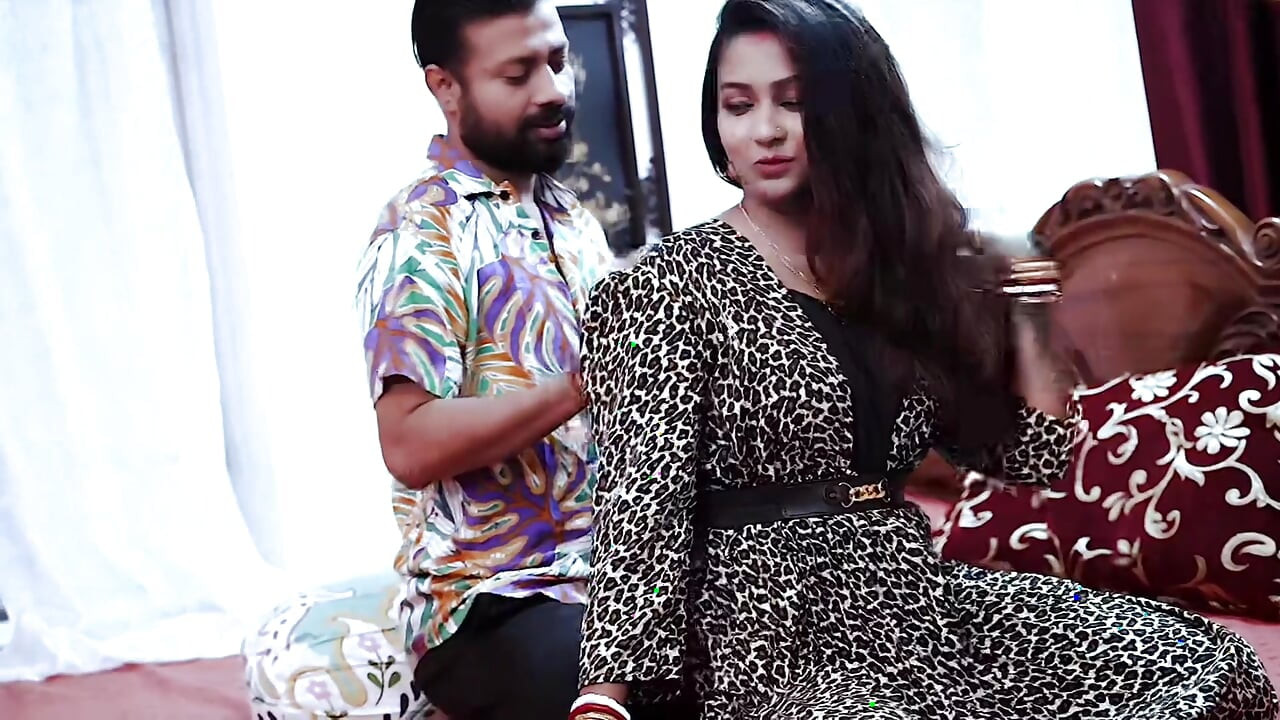Biwi samjh kar soteli bahan ko room me band kar ke chod diya
