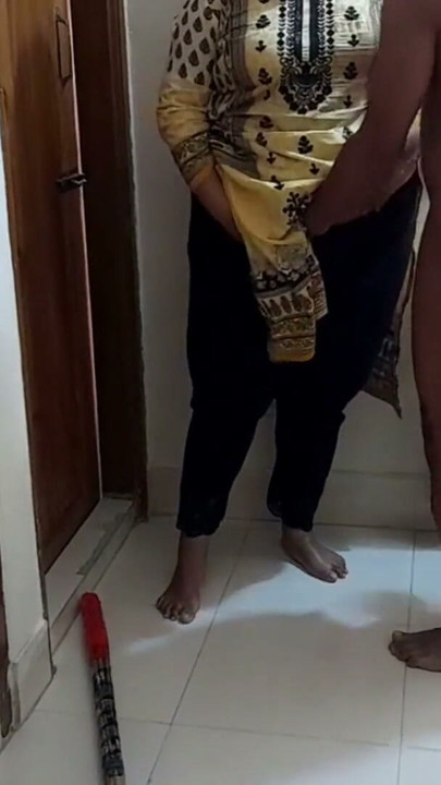 ek chor ghar mein aya aur mere wife ko kutte ke tarah choda Jabardast (came to the house &amp; fucked housewife Doggy style) | Clip 1