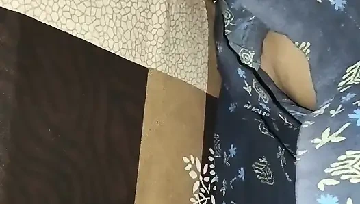 Мой дорогой шурин снял ночной секс и с большой любовью трахнул мою большую киску.