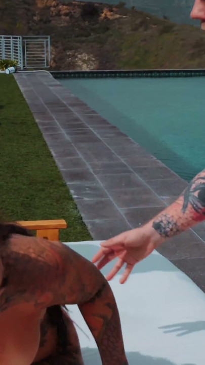 Getatoeide pawg Mandi Cat krijgt harde ruige dvp en twee cumloads aan het zwembad - Alfie, Steve Rickz
