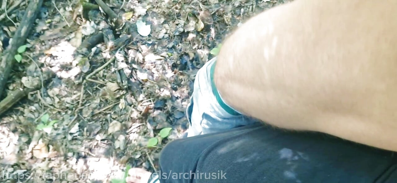 Twinks with Big Dicks Fuck During Breaks in the Park Without Condoms Until They Cum