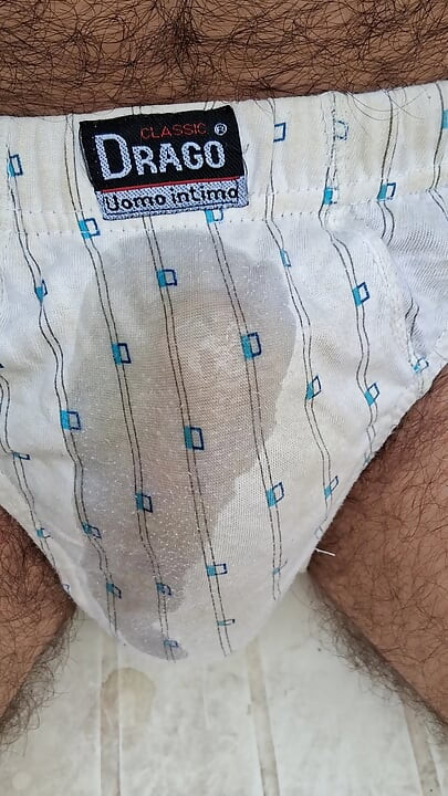 Fac Pìpì în lenjerie intimă