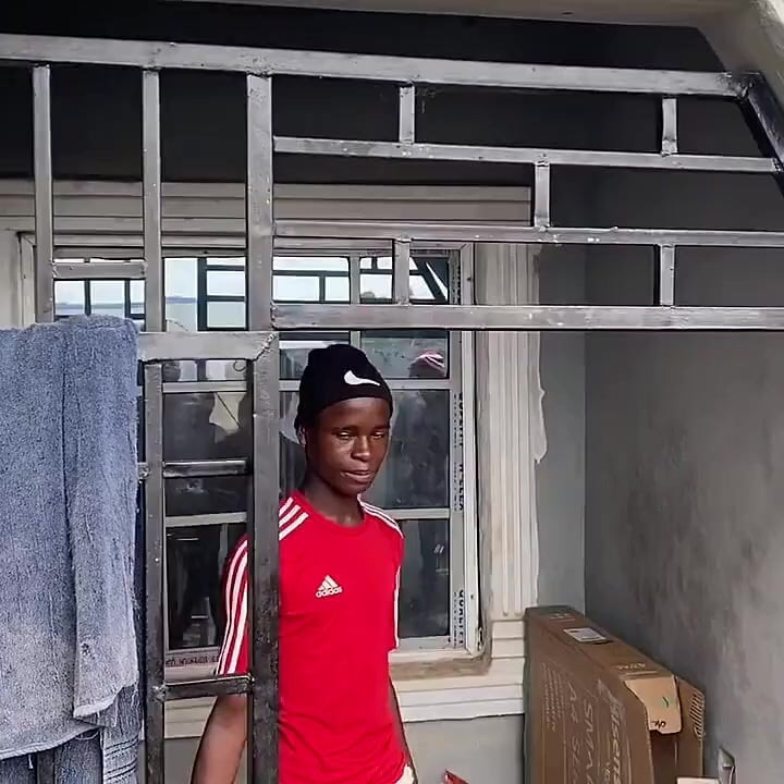 Tatlım olduğum için onu üvey erkek kardeşimden çıkardım