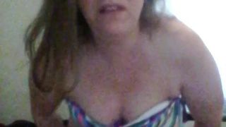 Seksowna Brenda Justice śpiewa w bikini
