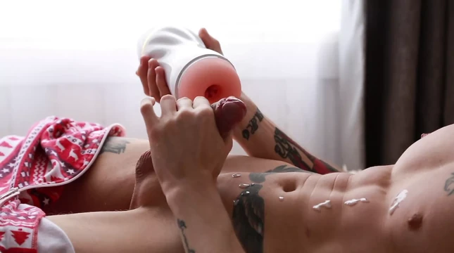 Young twink plays with new vibrator and cums from it