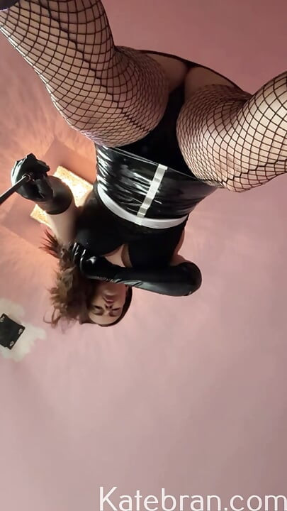 Kate látex femdom dominatrix bdsm milf culona diosa de goma