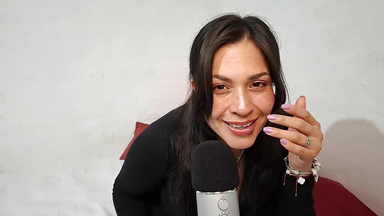 ASMR Kiss, eu mordo e acariço seus ouvidos