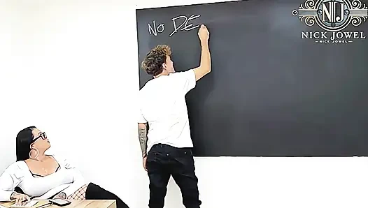 Siswa Pemberontak Mencoba Merayu Saya Dan Saya Memberinya Pelajaran Seks