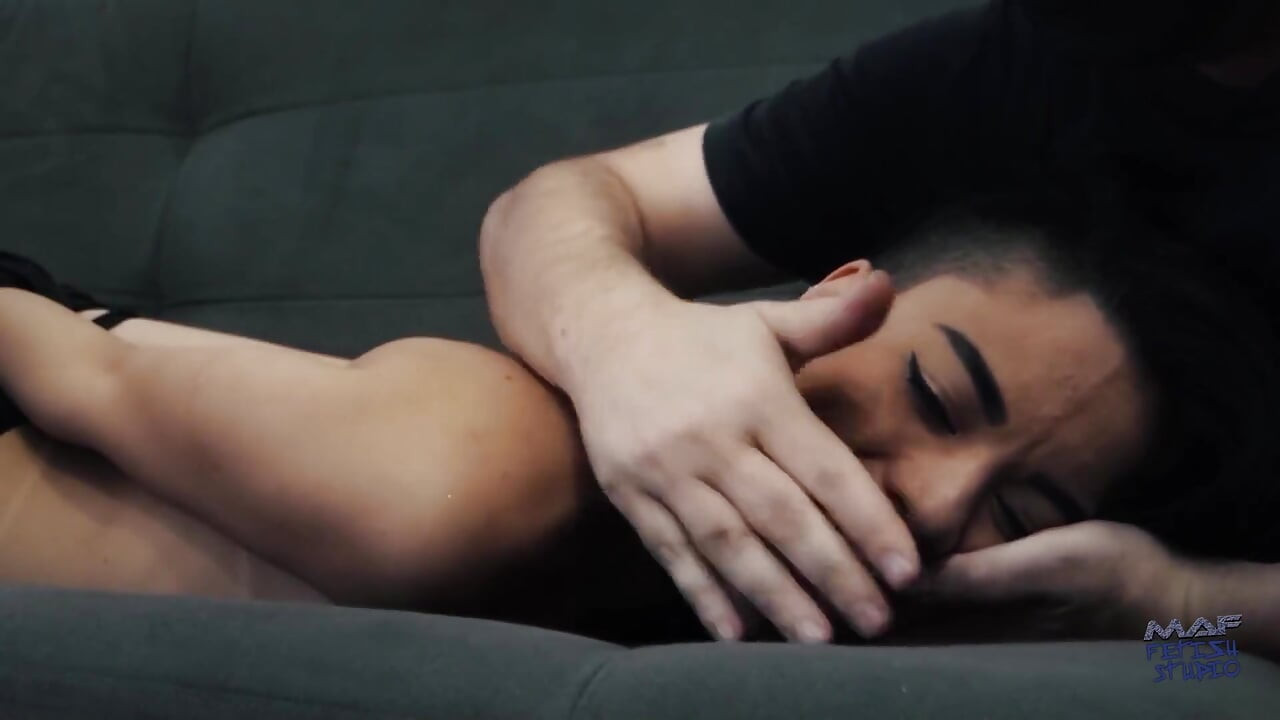 본딩, 간지럼증, 바스티나도로 완고한 켈을 지배하다