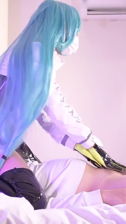 Zapanjujući trenutak iz "Sjedenje na licu s tajicama, Hatsune Miku Race kraljica cosplayerka, hentai japanski shemale cosplay 8"