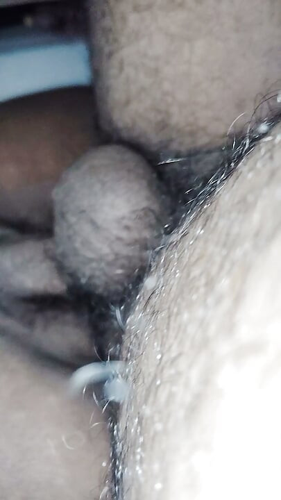 젖탱이를 보여주는 여친 즐거움을 느끼기 위해 이어폰을 건너 뛰거나 앞으로 사용하지 마십시오.