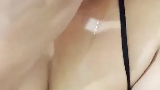 Военная девушка в видео от первого лица, частный момент за униформой