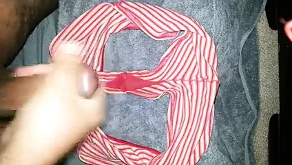 Web külotunda boşalıyor