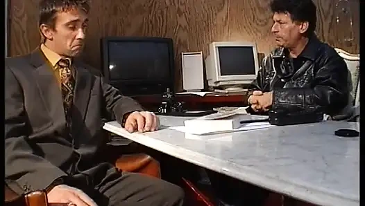 İtalya'nın oldukça azgın kadınları sikişiyor, sakso çekiyor, biniyor, anal, grup seks