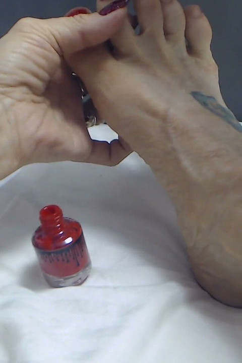 Melissa Johnson Paints Her Toe Nails Red as You Jerk