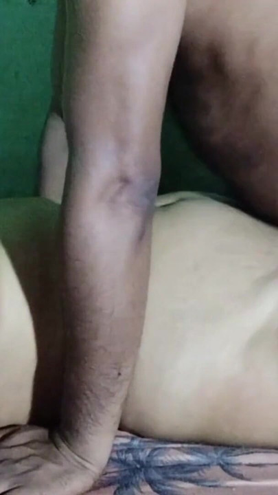 Tante desi mengerang kesakitan dan disetubuhi dengan keras | Klip 1