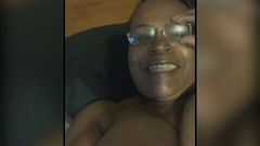 एक बड़े स्तन के साथ वीडियो चैट