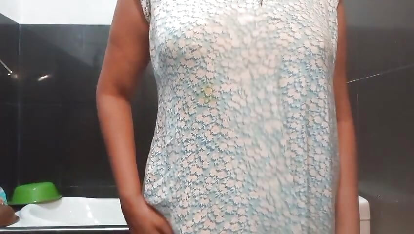 Anne White'ın banyoda orta yaşlı seksi kadından ilk seks dersi