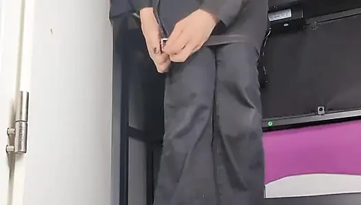 Bacaklar teid halka öğürterek ağzına