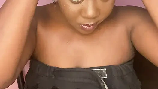 Güzel kıllı amcığımı mı emeceğim?