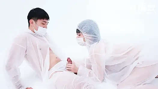 Modelmedia asia - pandemi sırasında koruyucu kıyafet giyerken vahşi seks yapıyor