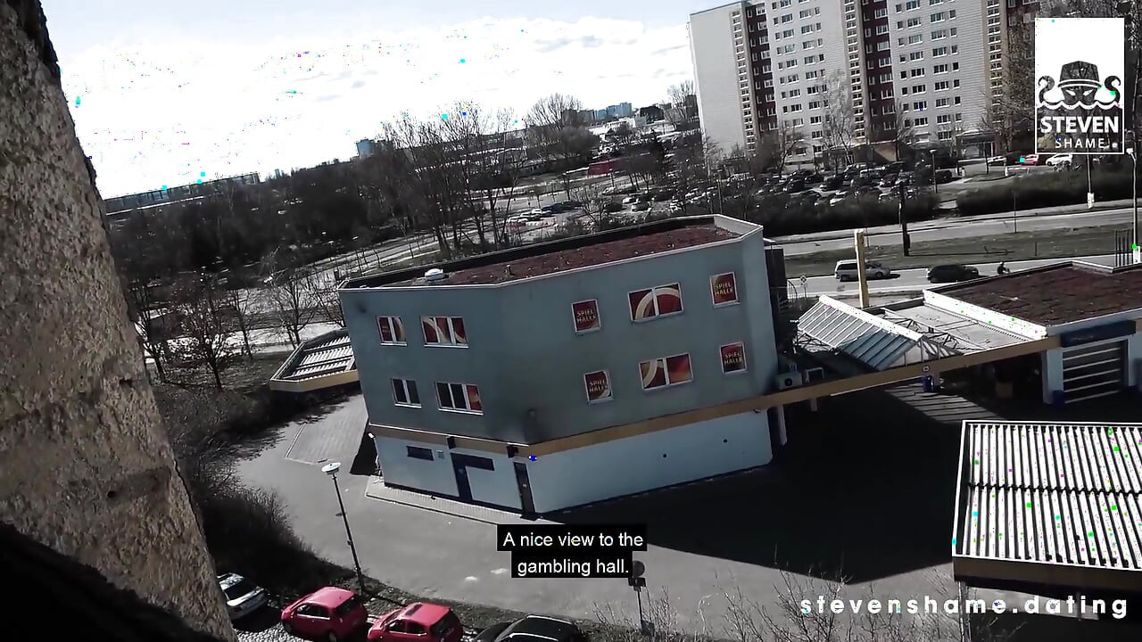 Andy csajokat dörömböl a törött blokkokban!