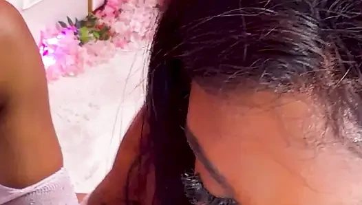Gehorsame süße mohn und Lana lieben es, zu befriedigen und zu pissen - Vertikal