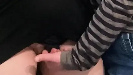 Gadis mesum yang lagi sange fingering memeknya di balik gaun