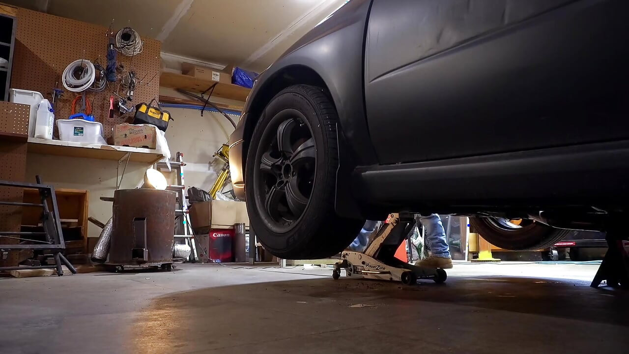 Slutty big dick mechanic cum and perform repairs