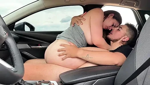 College-kumpel kam zu meinem auto, um nach dem unterricht zu ficken